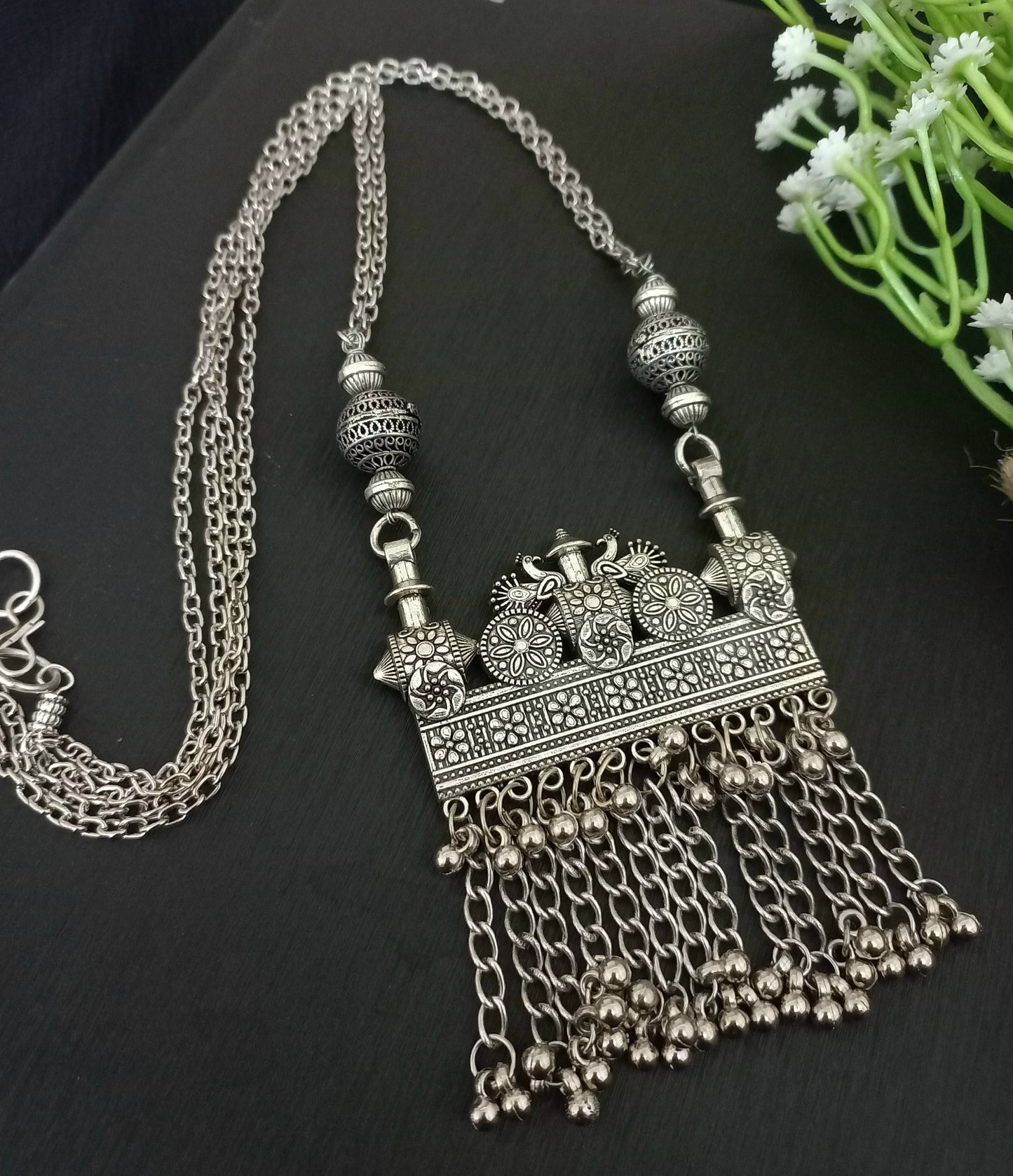 Long chain with pendant