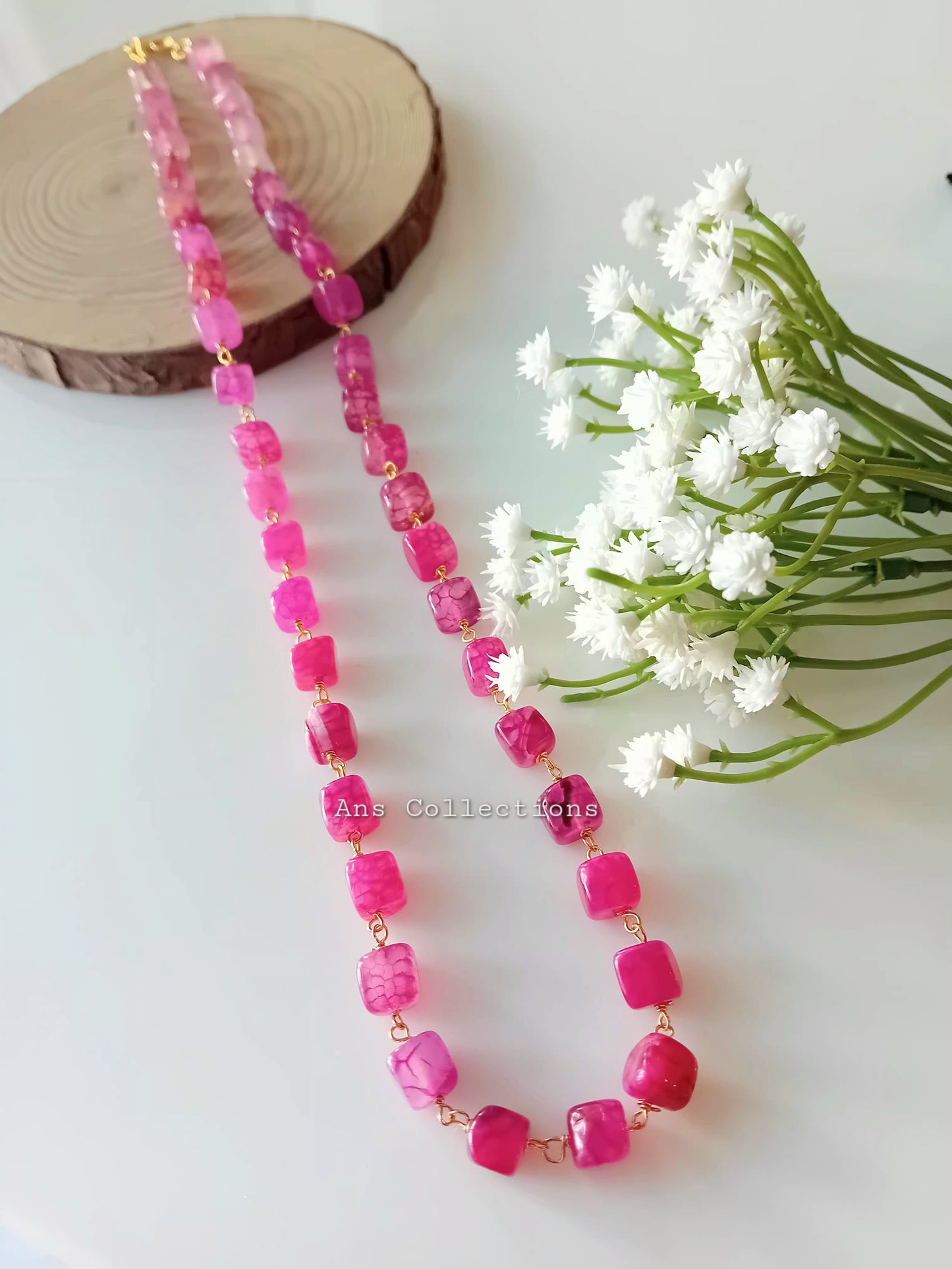 Box shaped agate neckpiece.