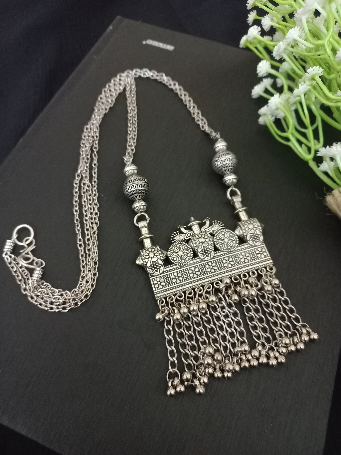 Long chain with pendant