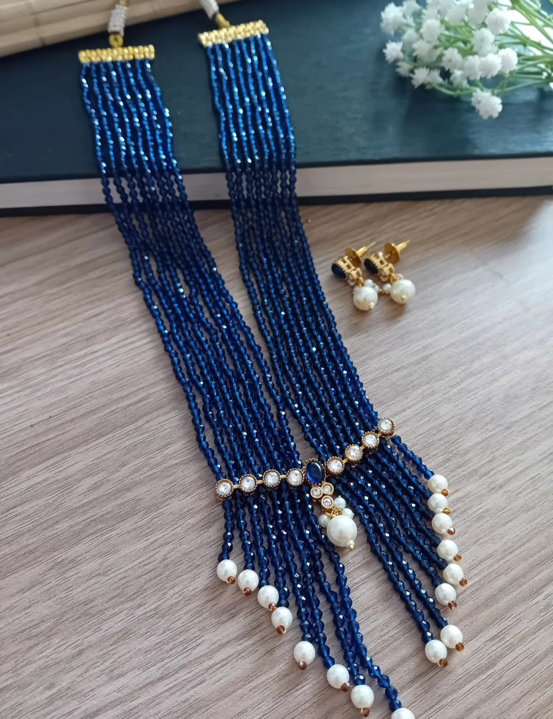 Hydro crystal multi layer neckpiece