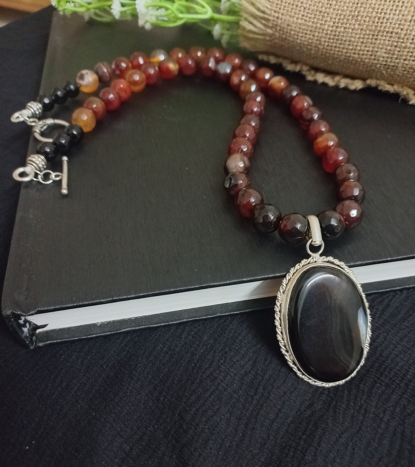 Agate stone neckpiece