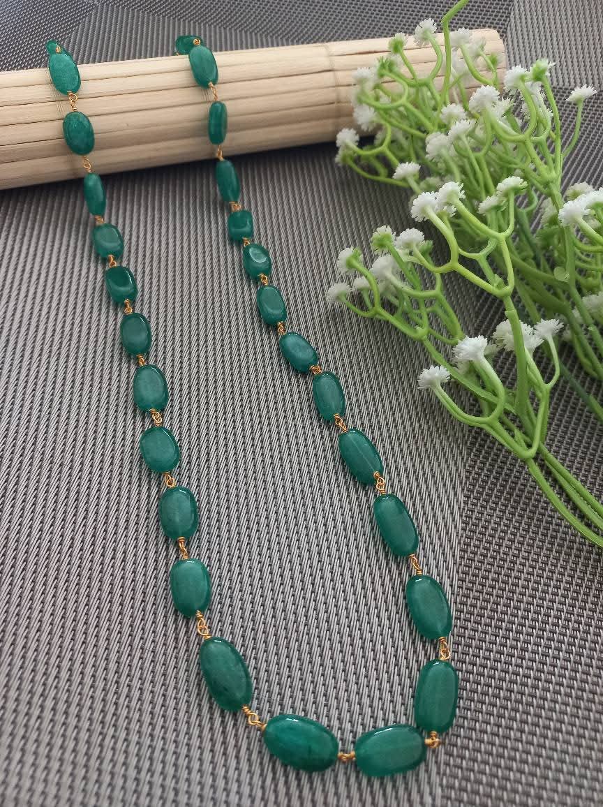 Green stone beaded neckpiece