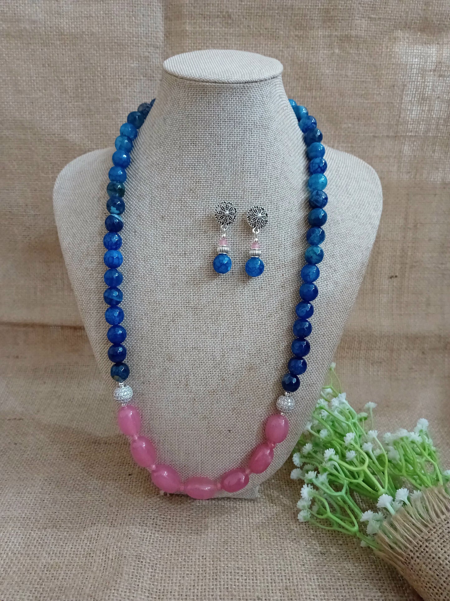 Onyx with tumble stone beads. Product code: NS15