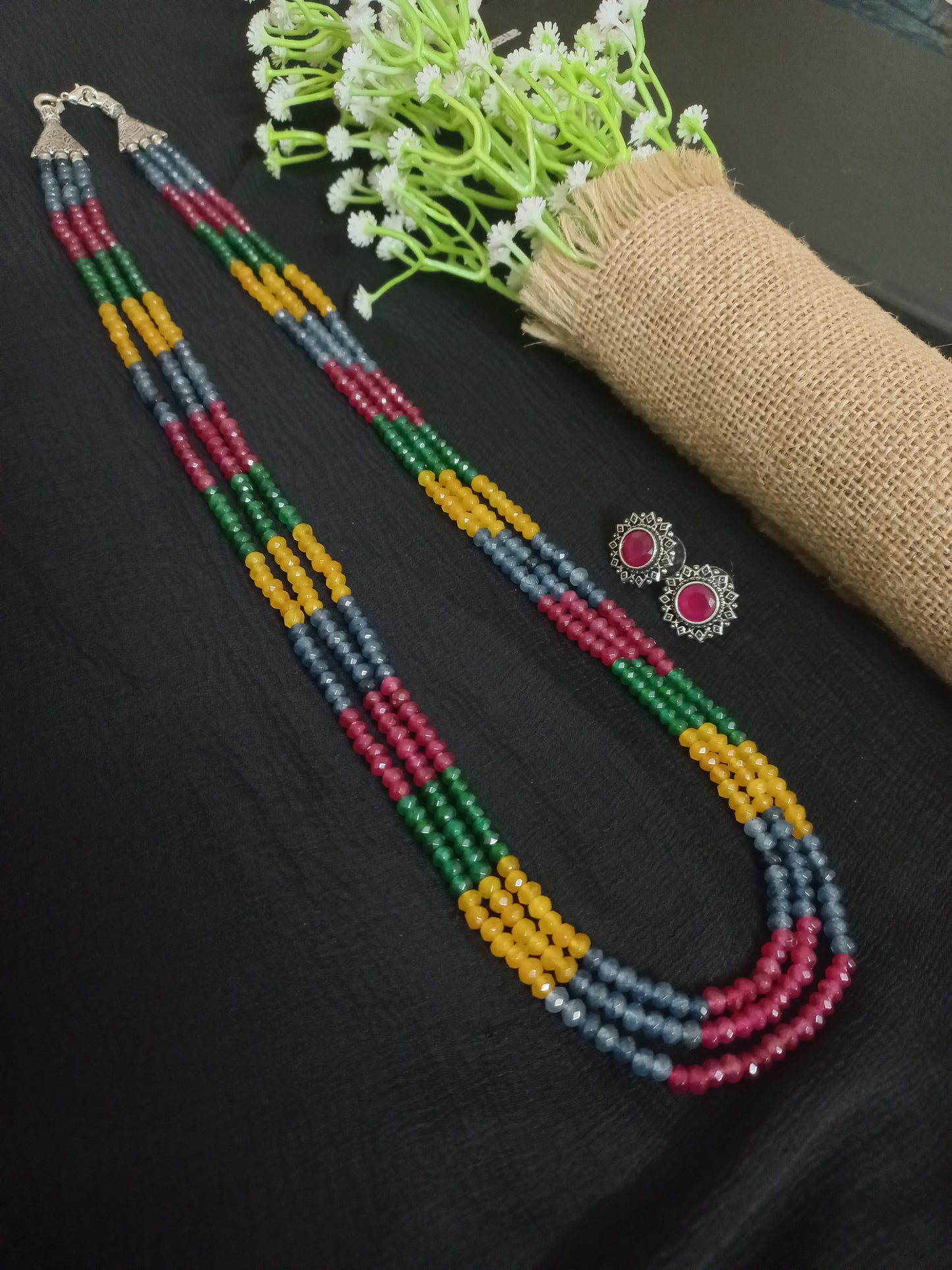 Multicolour onyx neckpiece
