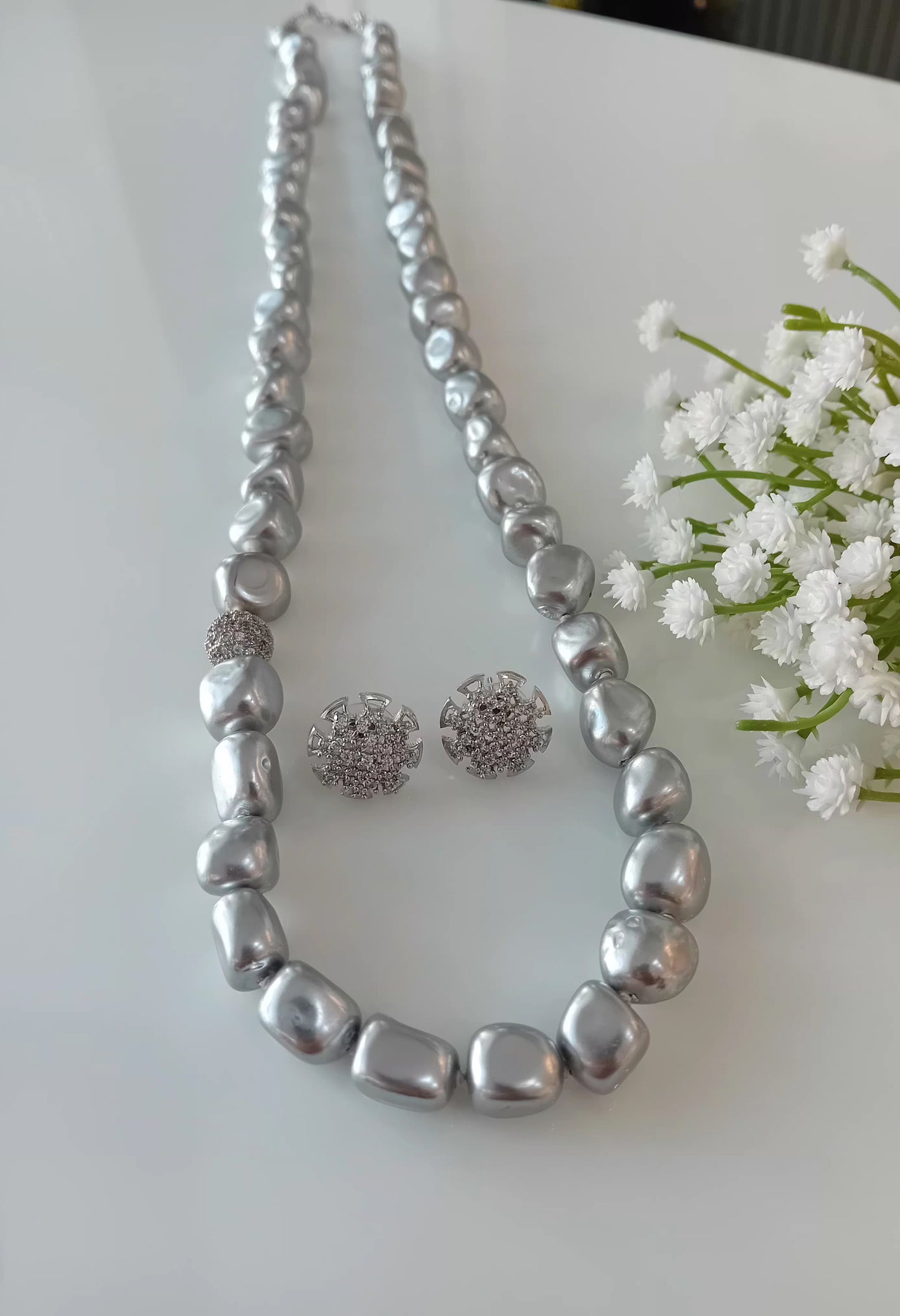 Japanese shell pearl neckpiece