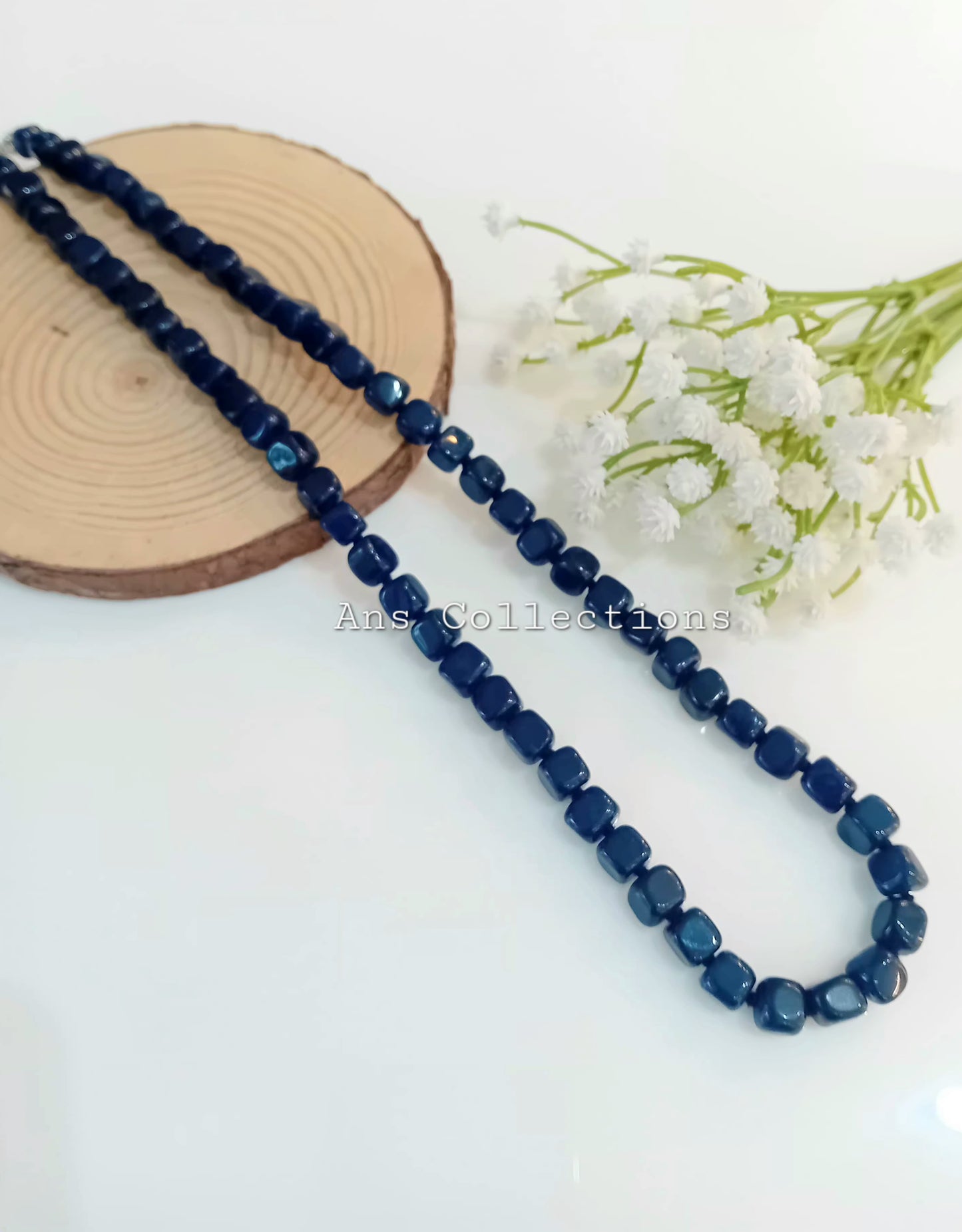 Box shaped agate neckpiece