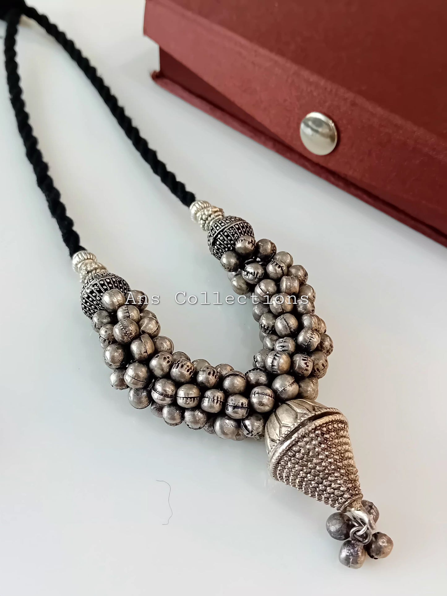 Gunguroo neckpiece