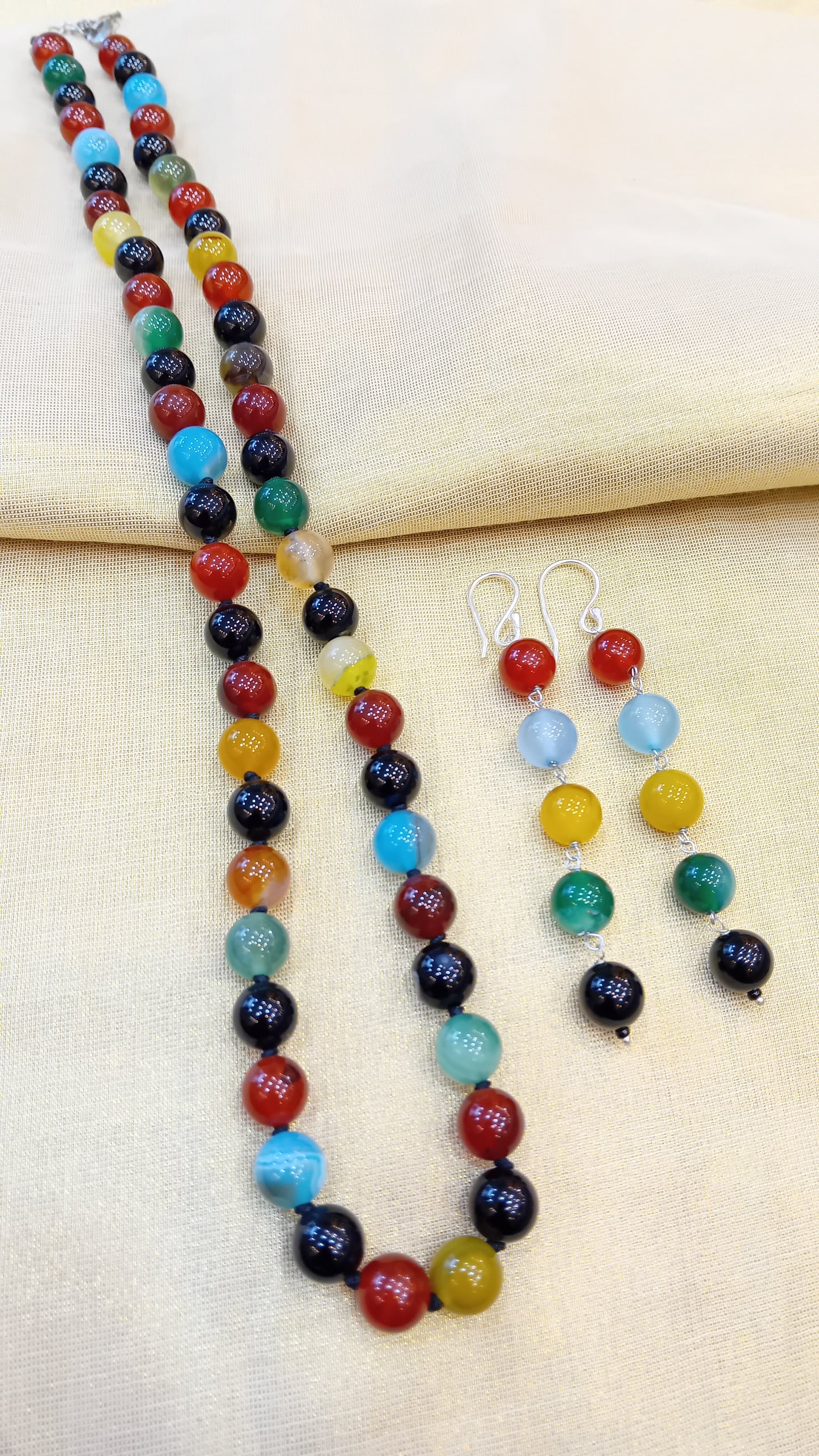 Multi shade beaded neckpiece