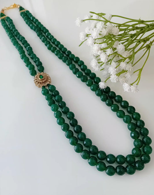 Agate stone with side brooch design