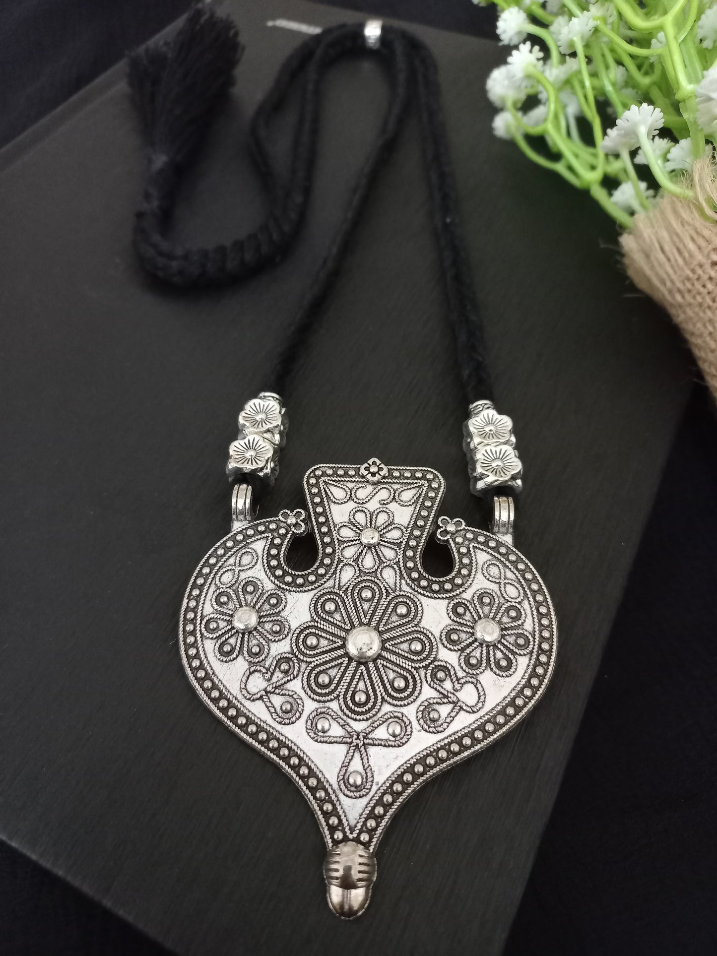 Leaf pendant design