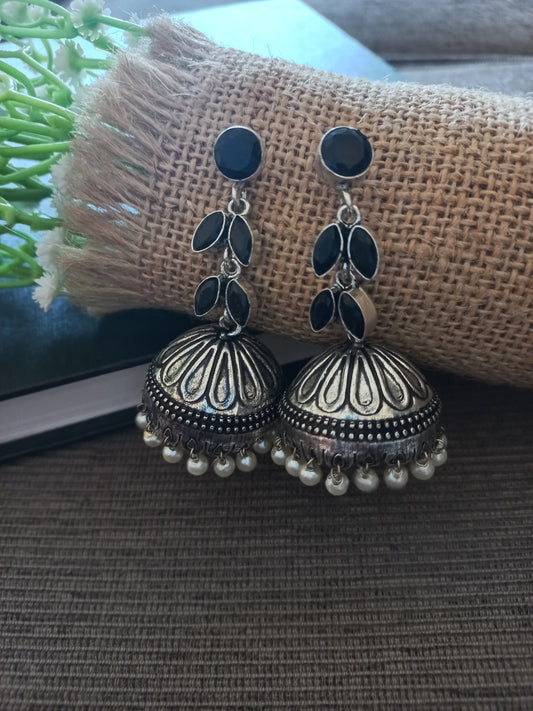 Black stone stud with ghimuka
