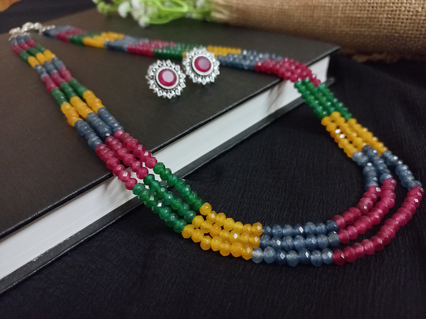 Multicolour onyx neckpiece