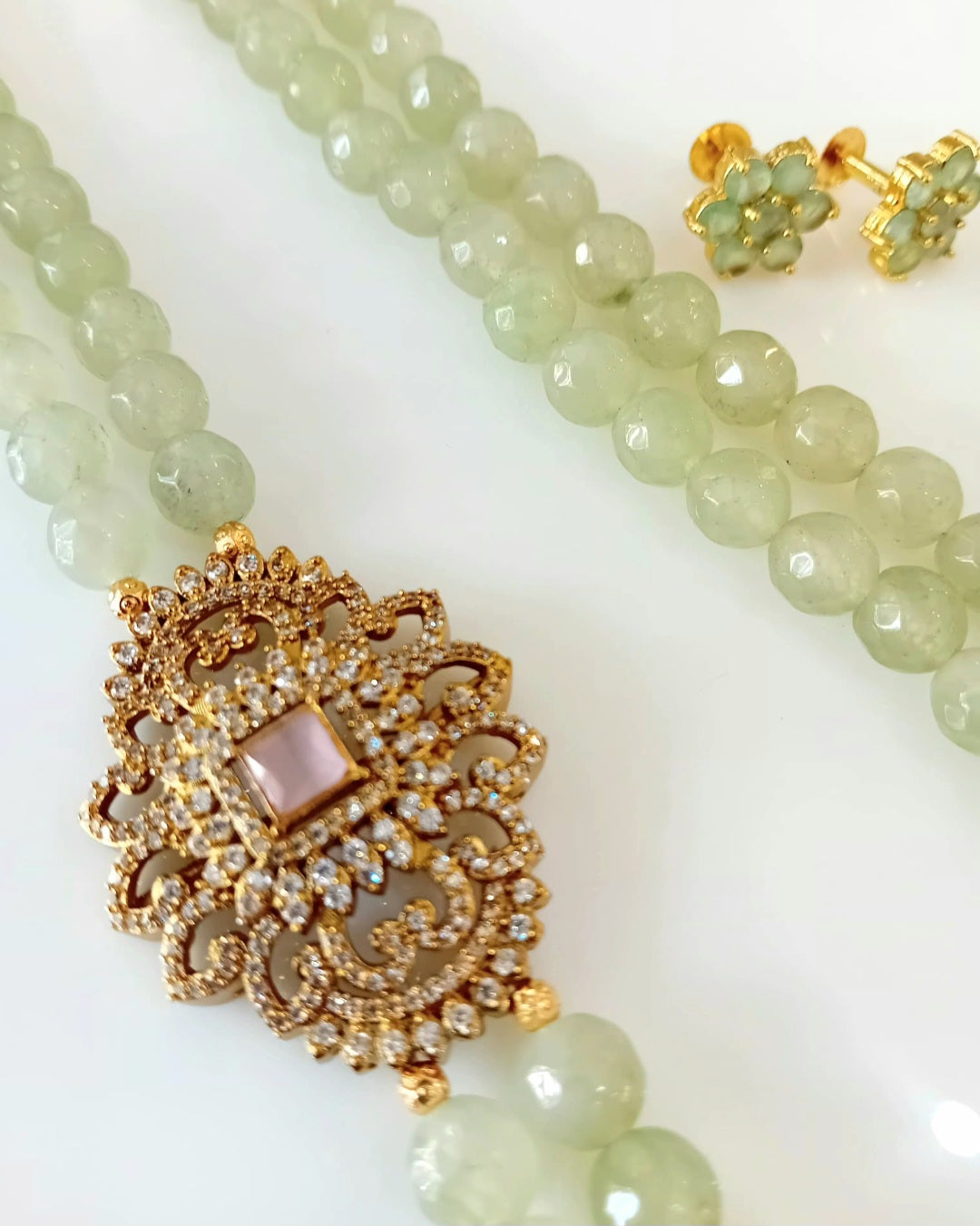 Pastel green natural stone beaded neckpiece with victorian side brooch