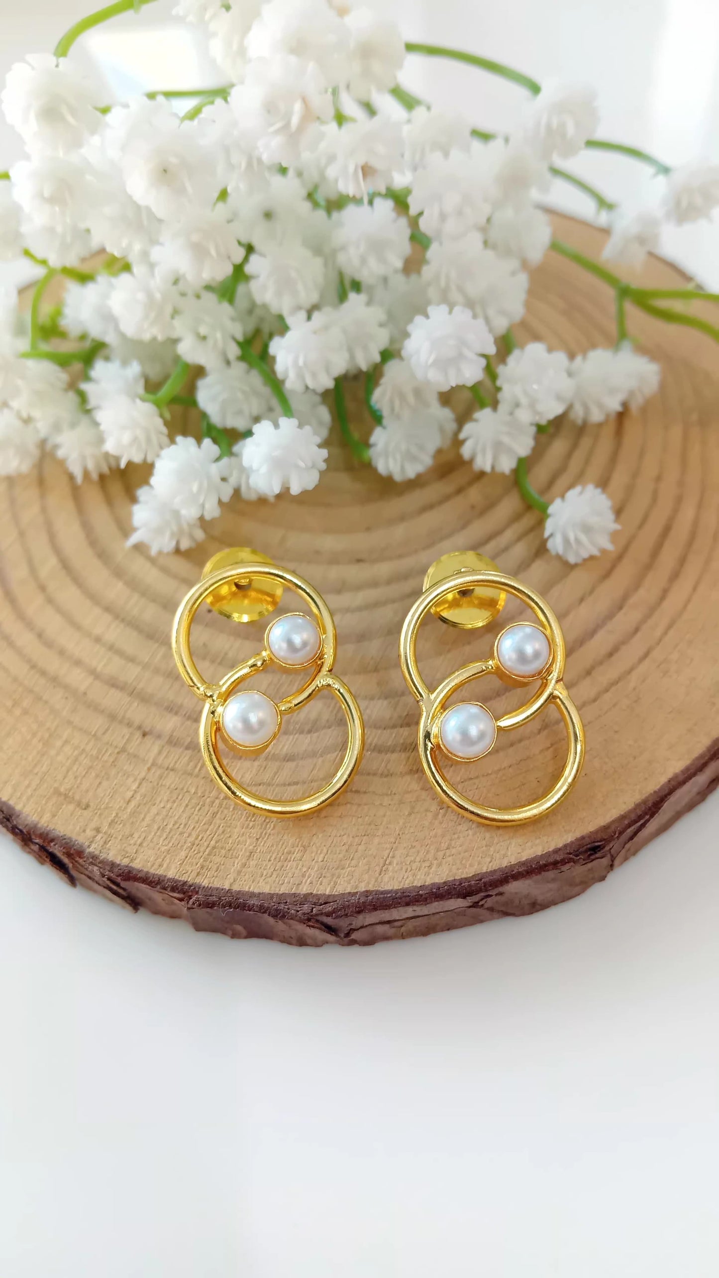 Interlocking circles brass earrings