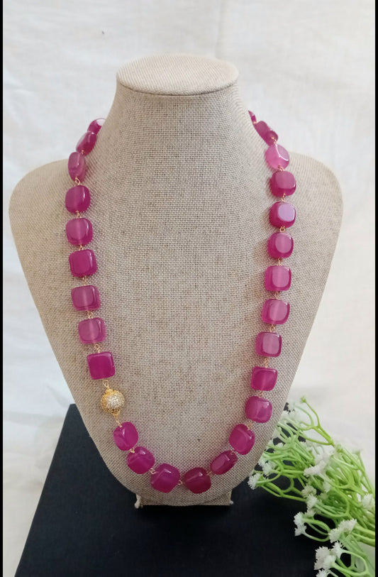 Natural stone neckpiece