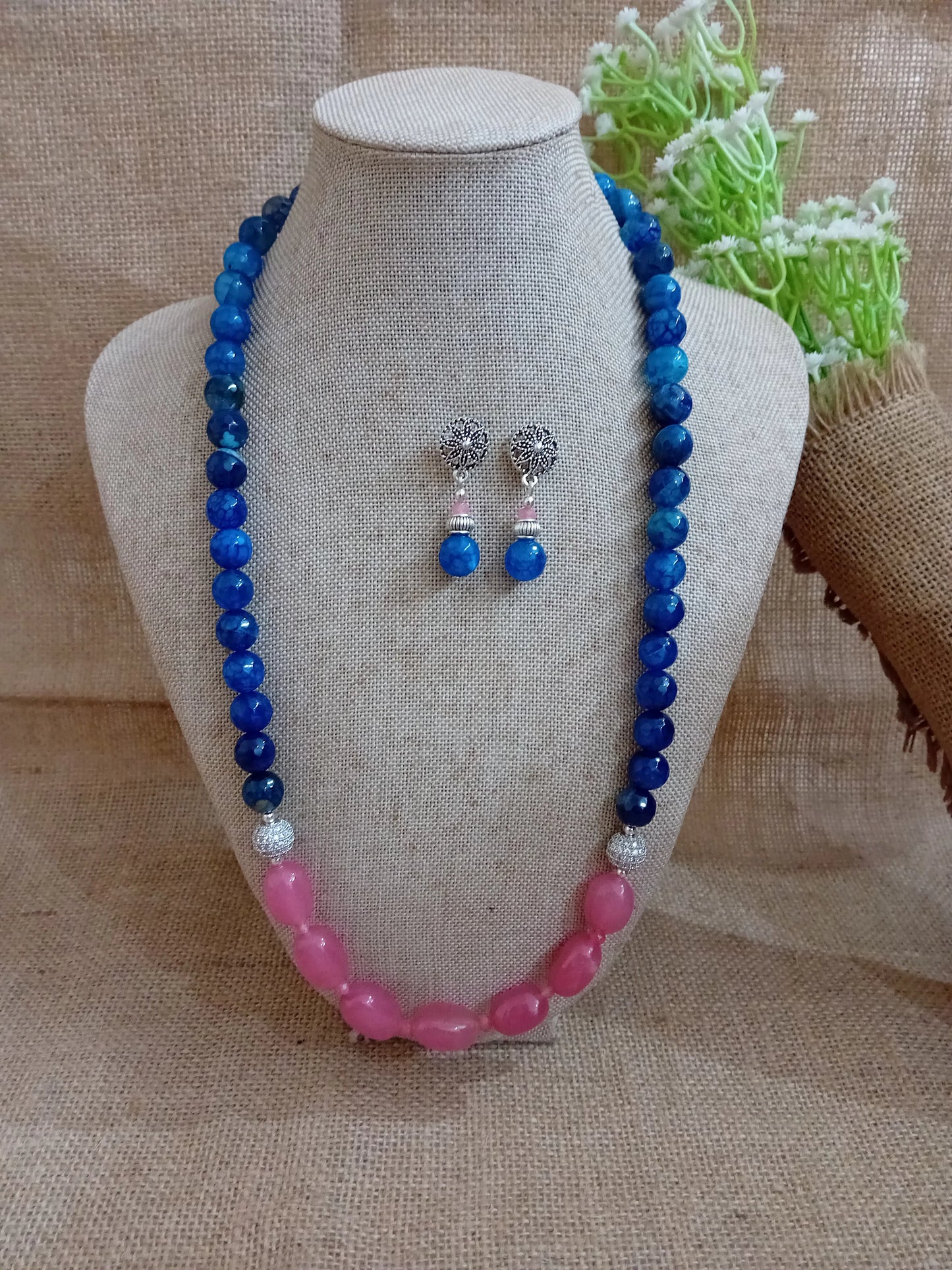 Onyx with tumble stone beads. Product code: NS15