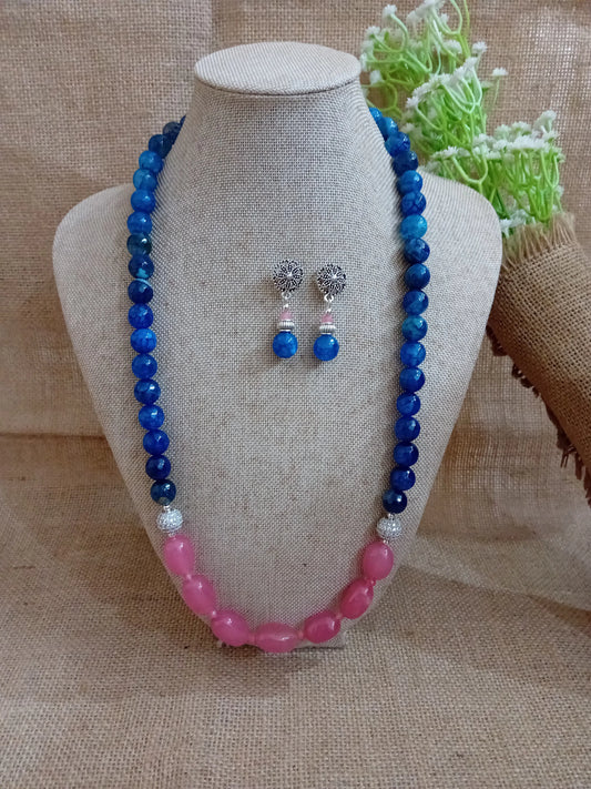 Onyx with tumble stone beads. Product code: NS15