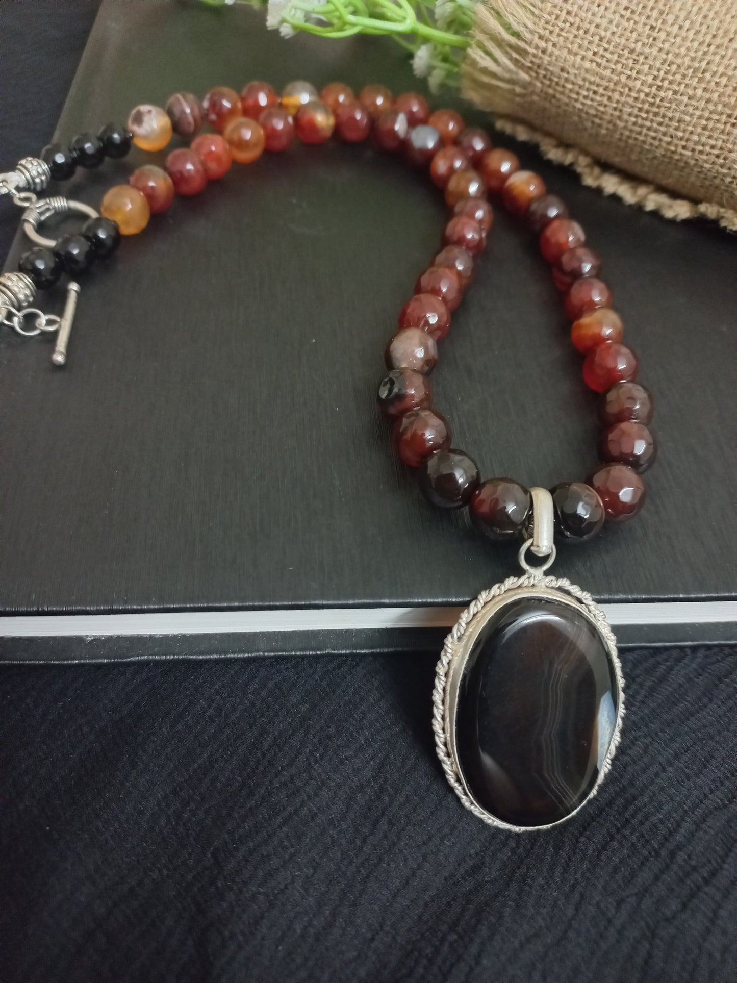 Agate stone neckpiece