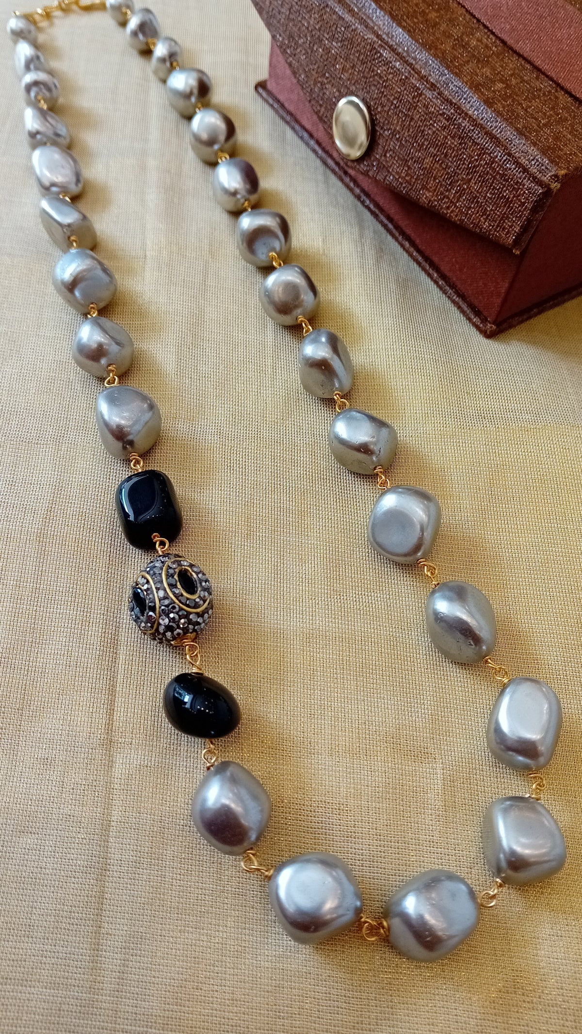 Japanese shell pearl neckpiece