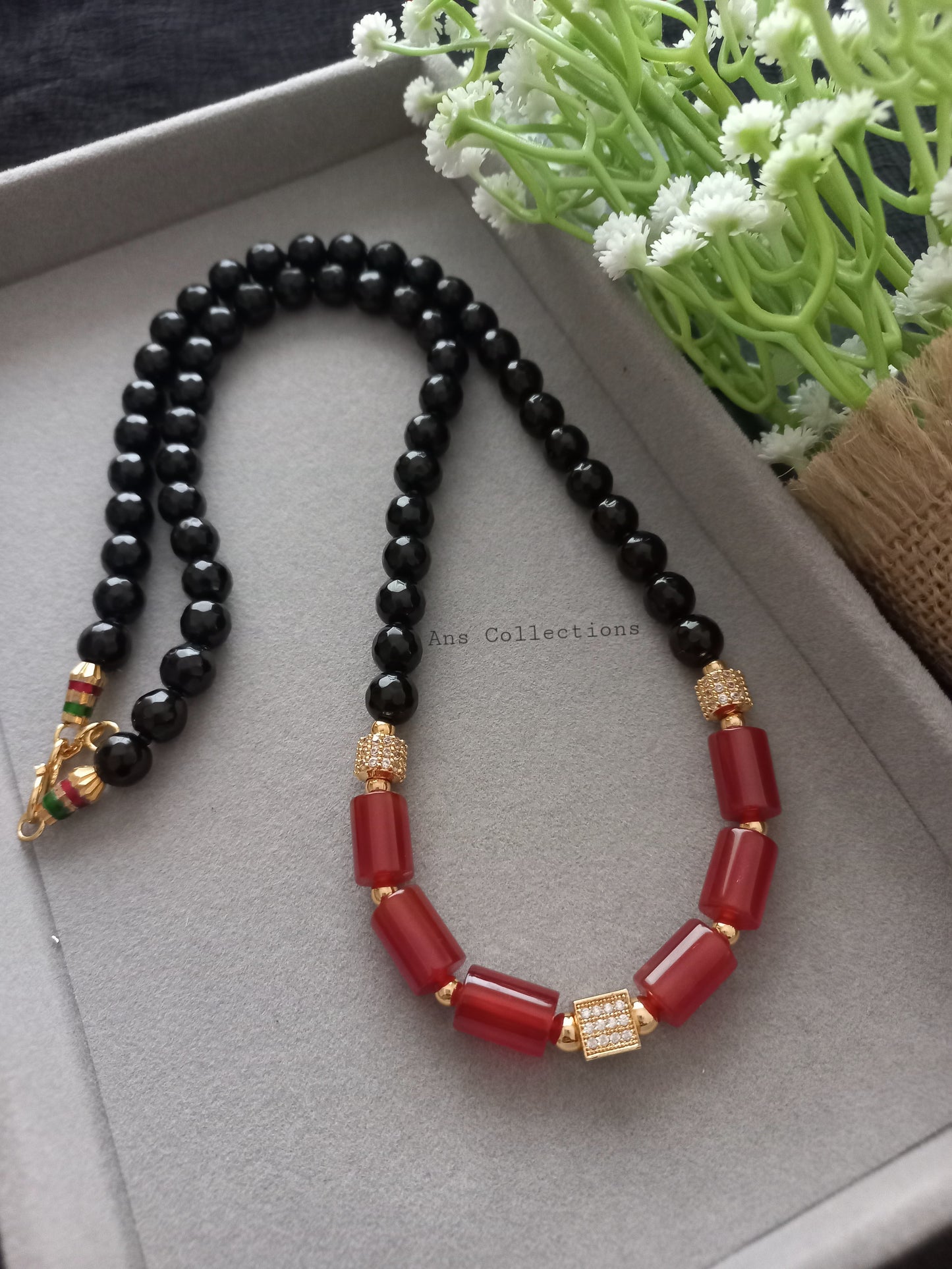 Black onyx with carnelian