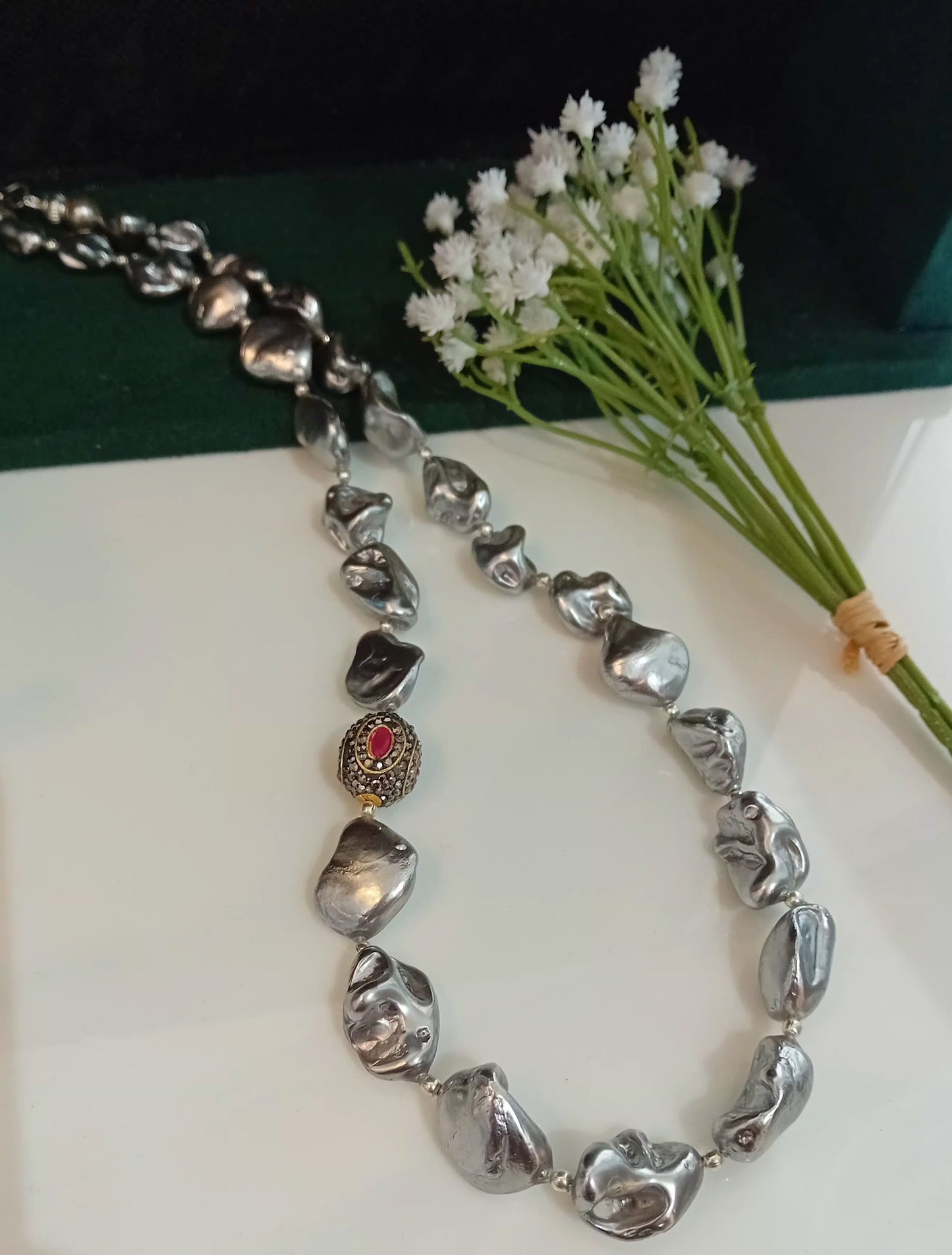 Shell pearl neckpieces