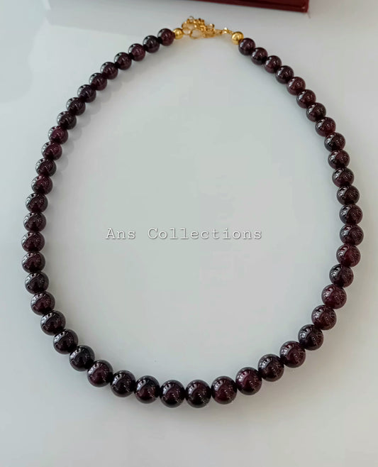 Garnet stone beaded neckpiece.