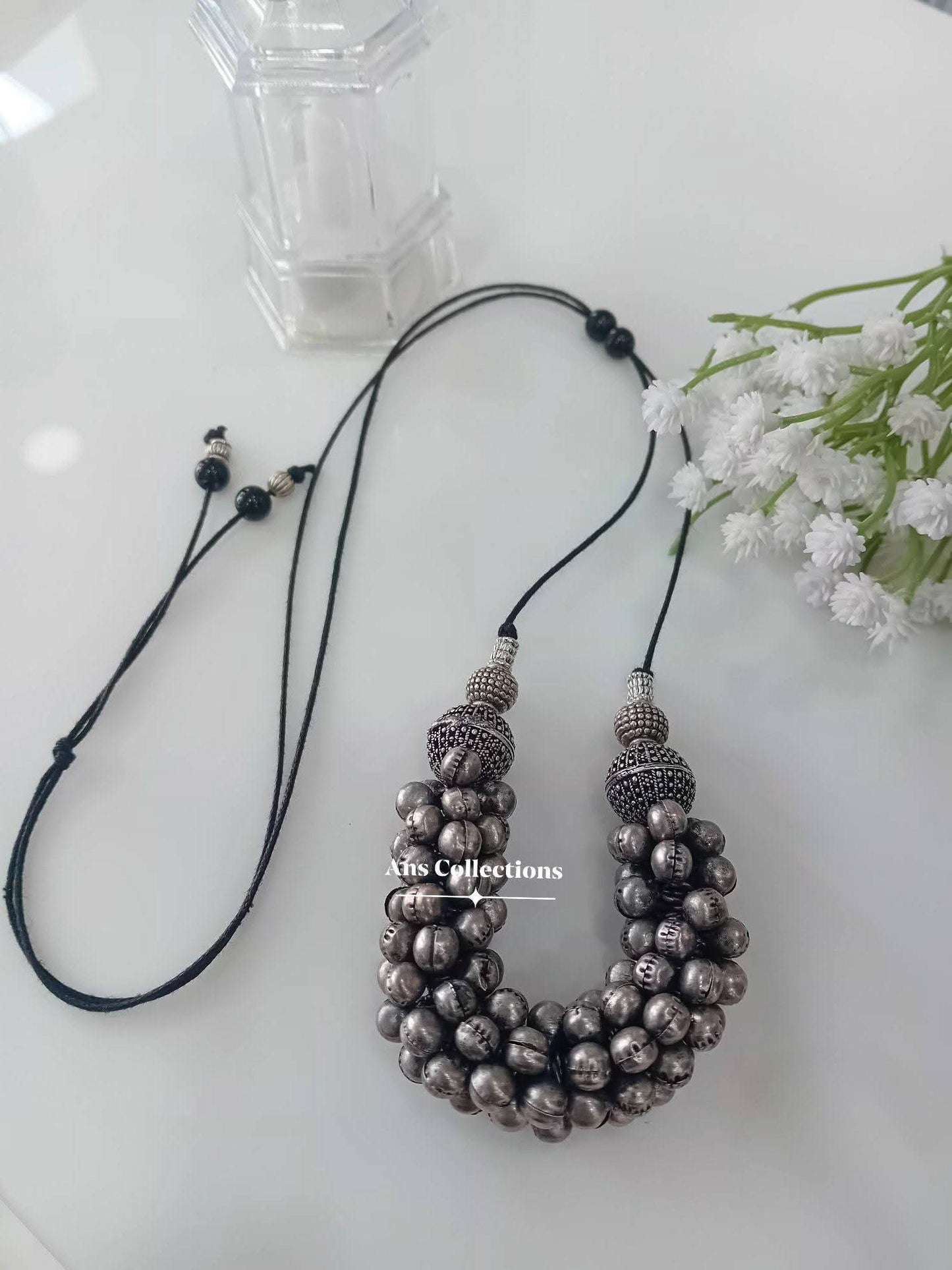 Black polished gunguroo neckpiece.