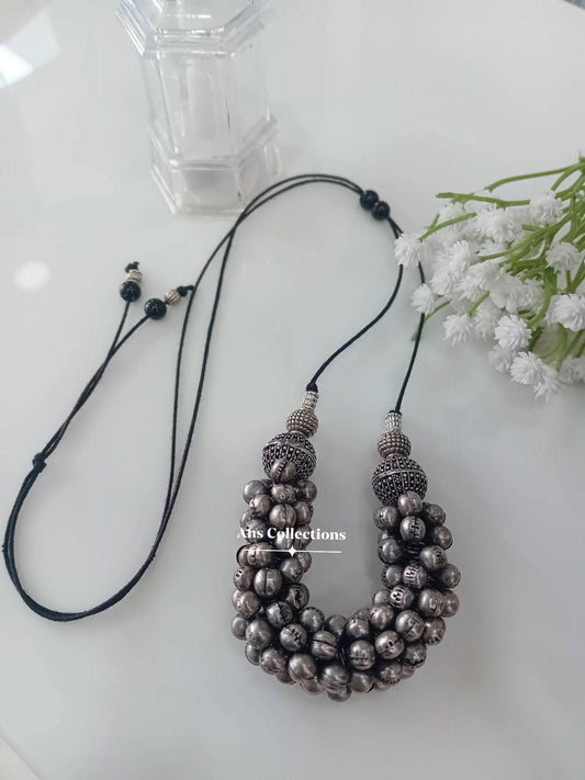 Black polished gunguroo neckpiece.