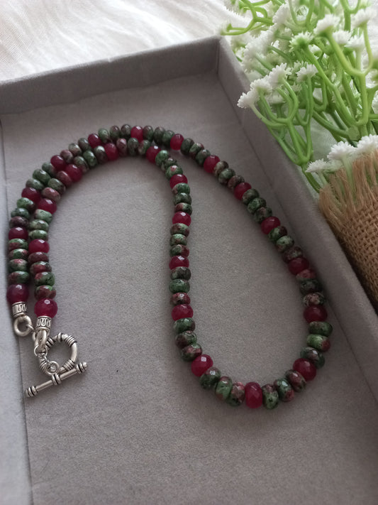 Natural stone neckpiece