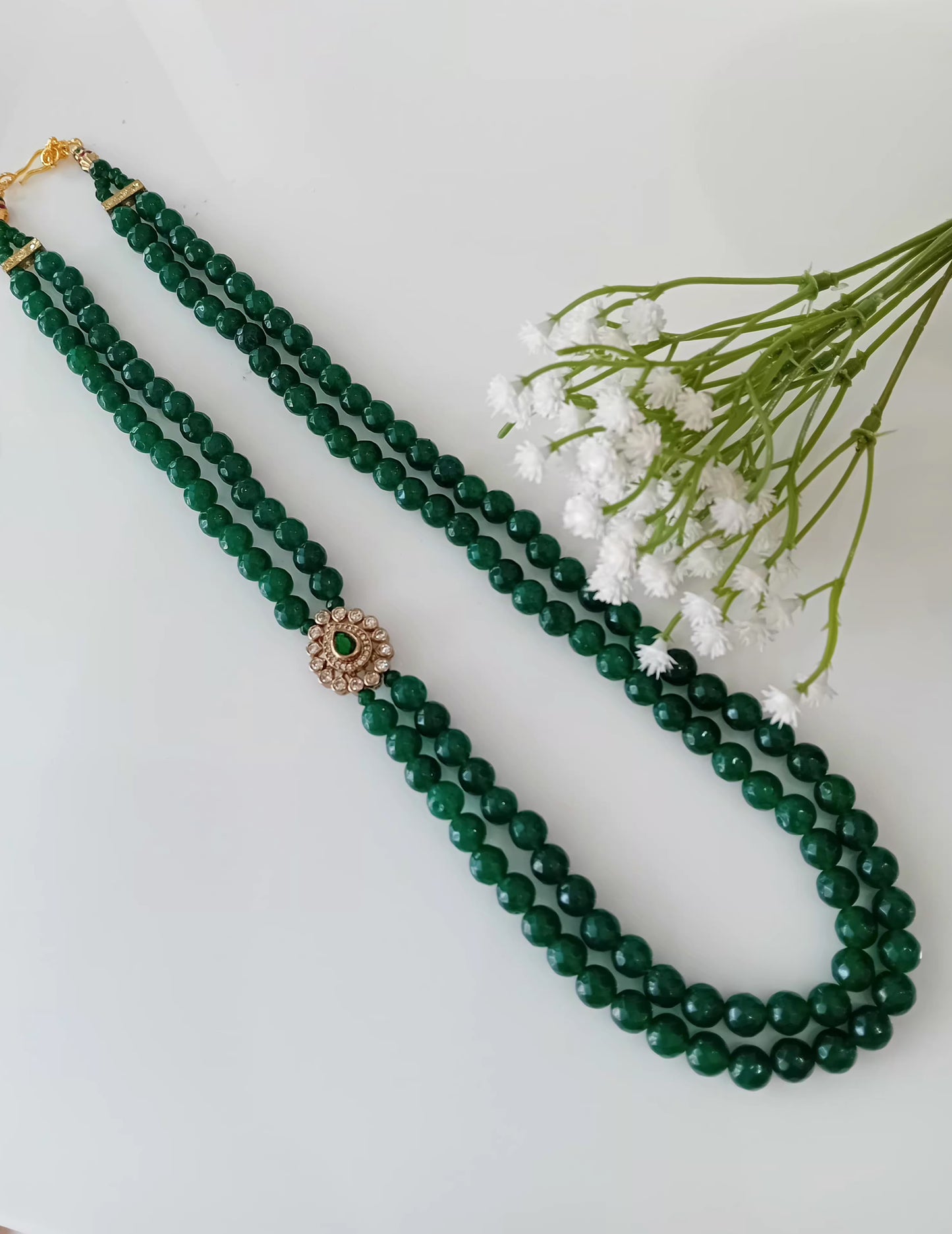 Agate stone with side brooch design
