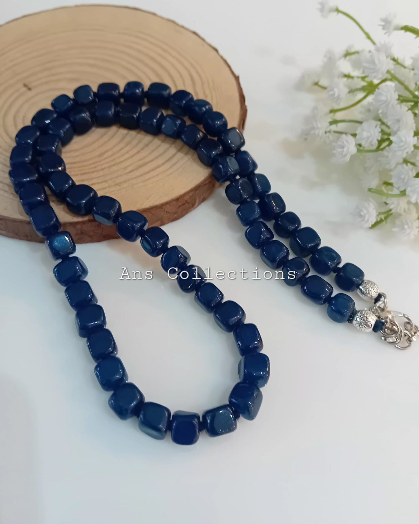 Box shaped agate neckpiece