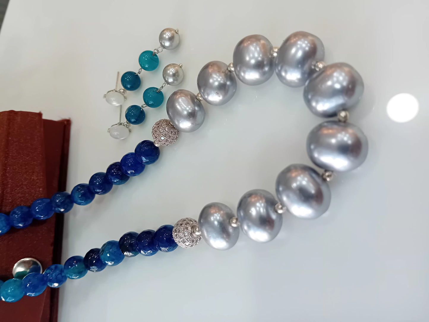 Onyx stone with shell pearl neckpiece