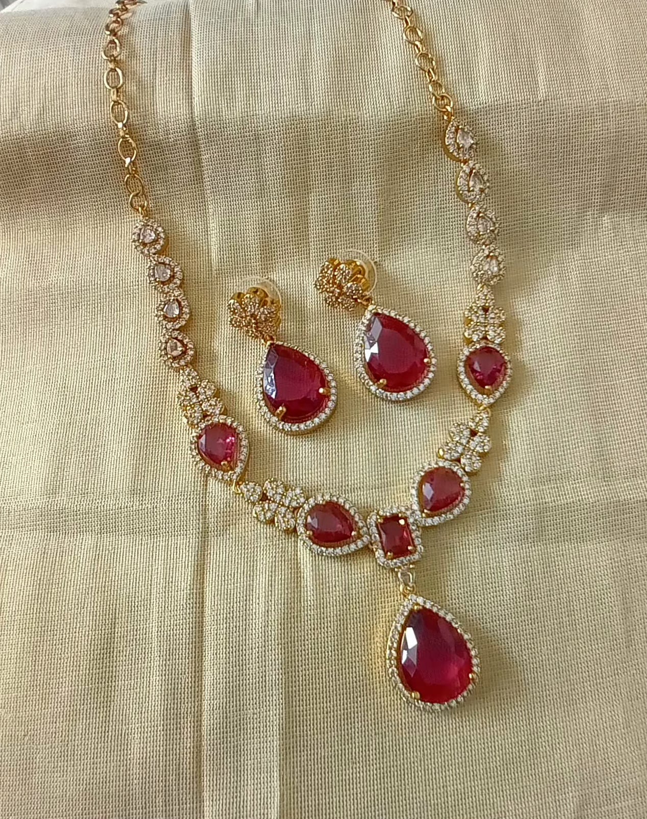 Ad stone Neckpiece