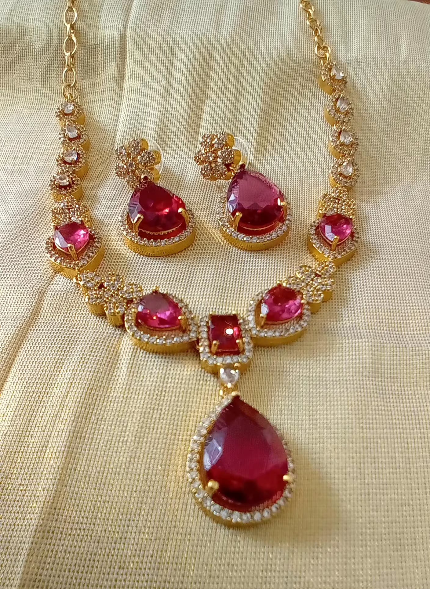 Ad stone Neckpiece