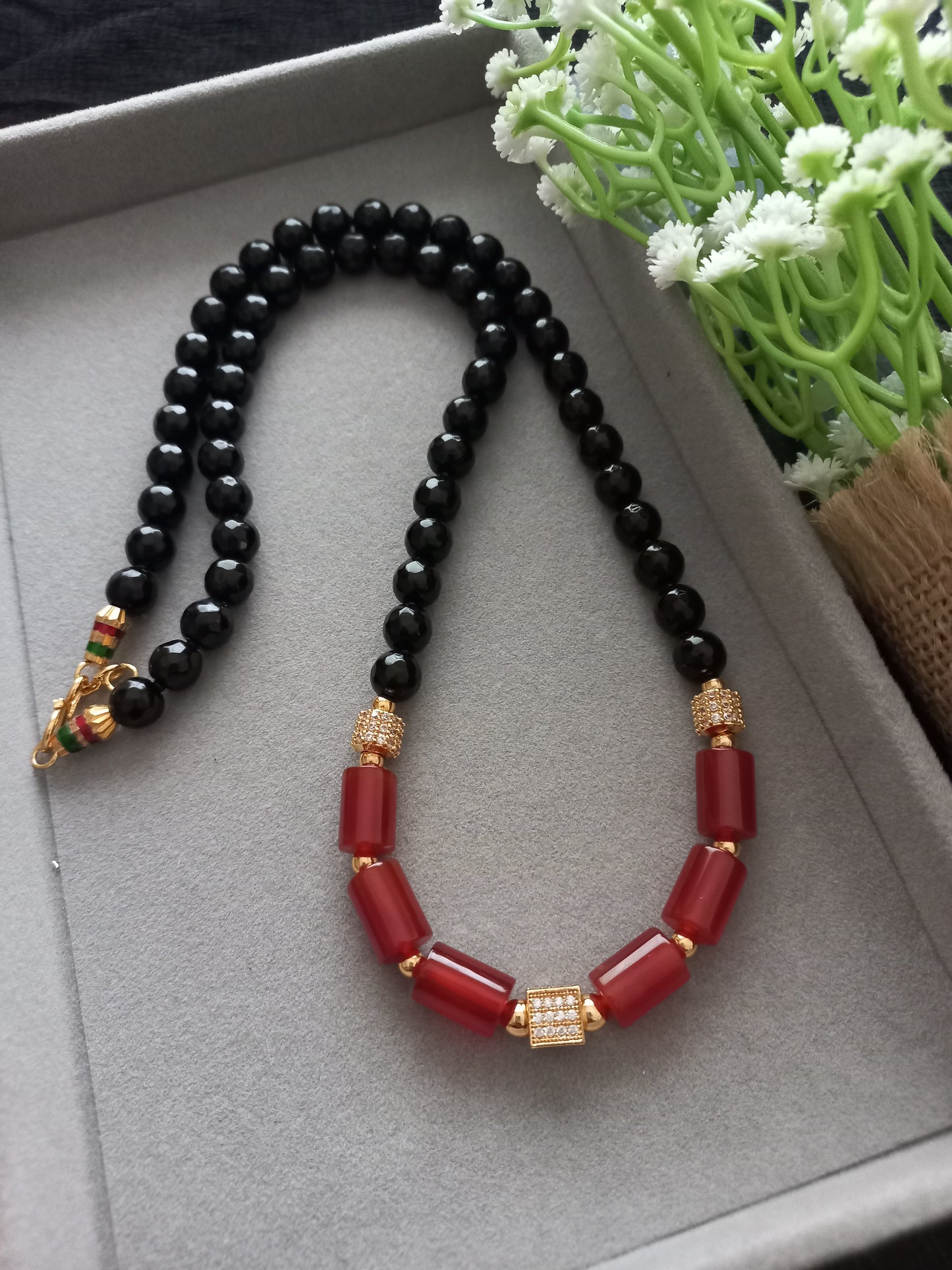 Black onyx with carnelian