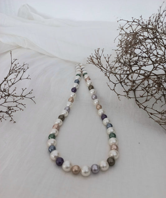 Multishaded shell pearl neckpiece