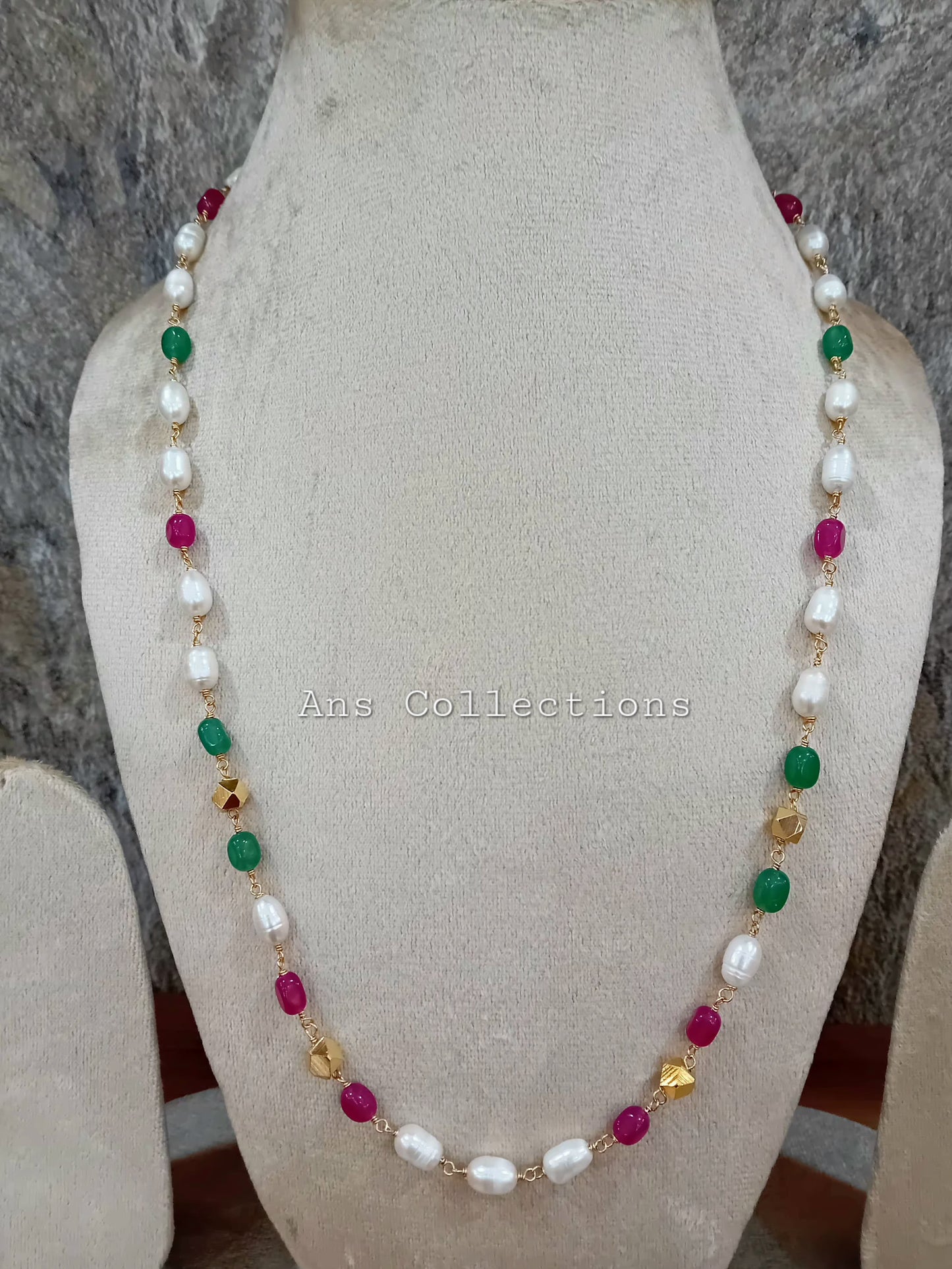 Fresh water pearl with onyx stone beaded neckpiece