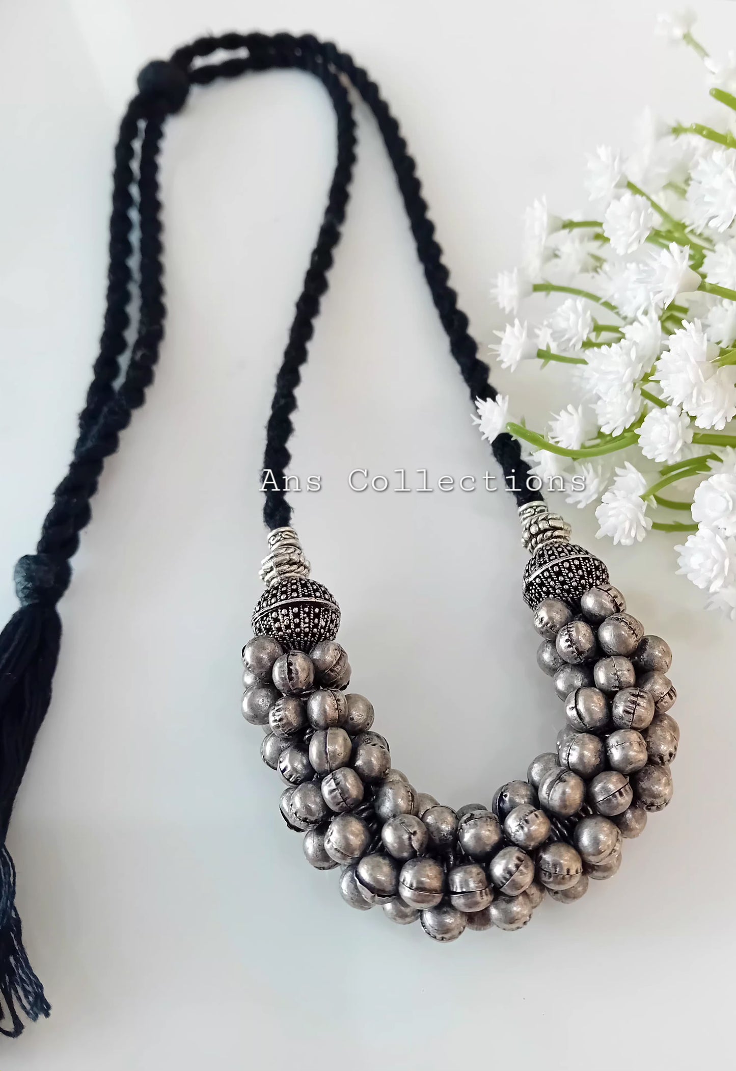 Gunguroo neckpiece