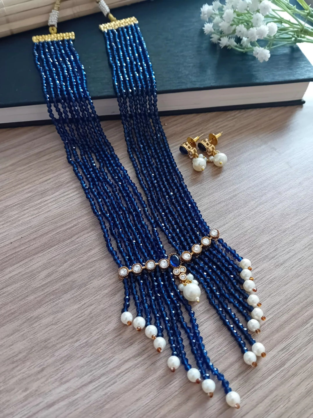 Hydro crystal multi layer neckpiece