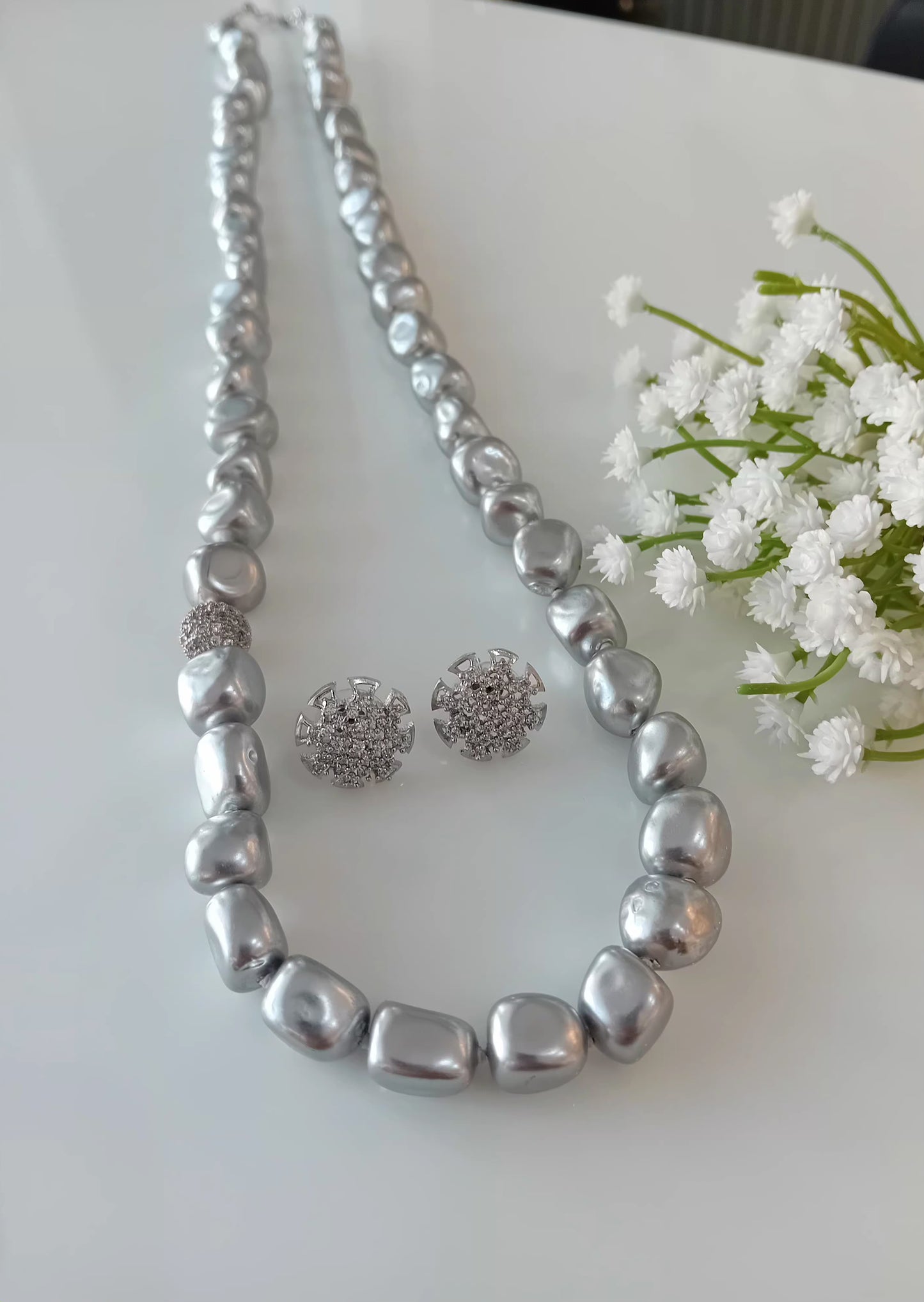 Japanese shell pearl neckpiece