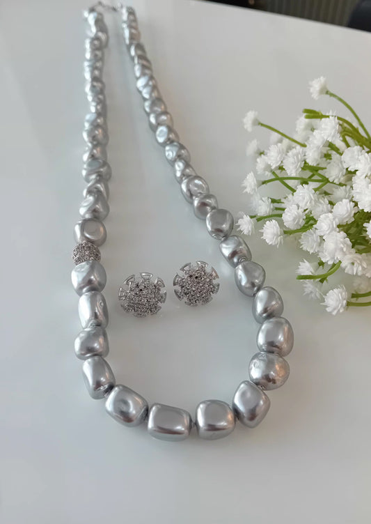 Japanese shell pearl neckpiece