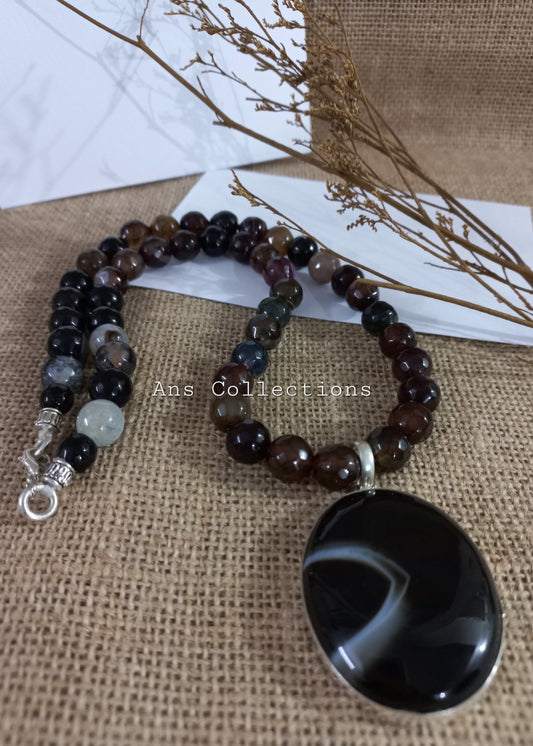 Brown agate neckpiece