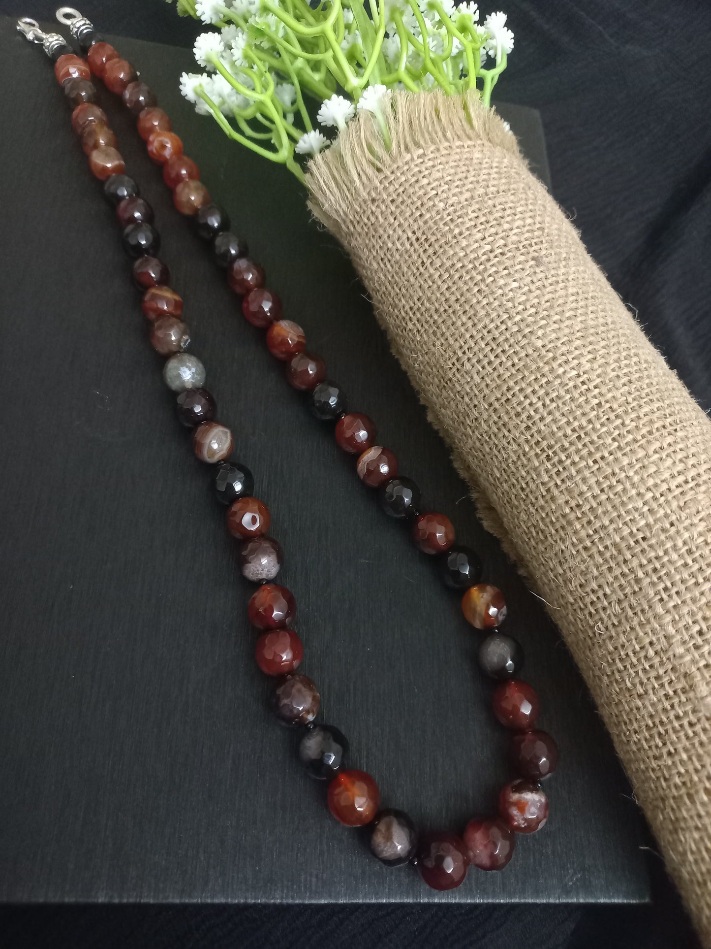 Agate neckpiece