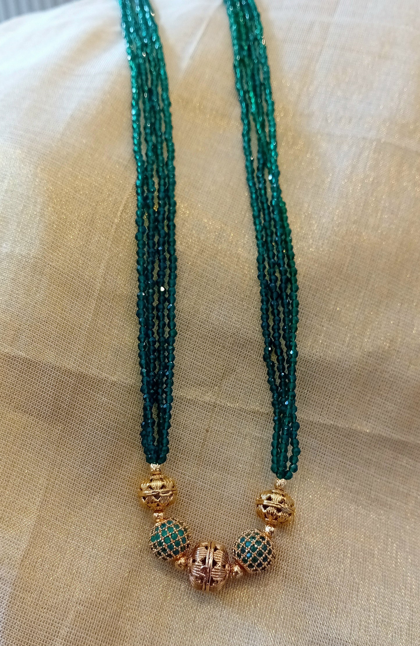 Hydro crystal long neckpiece