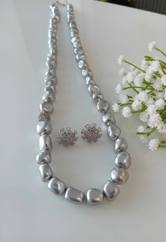 Japanese shell pearl neckpiece