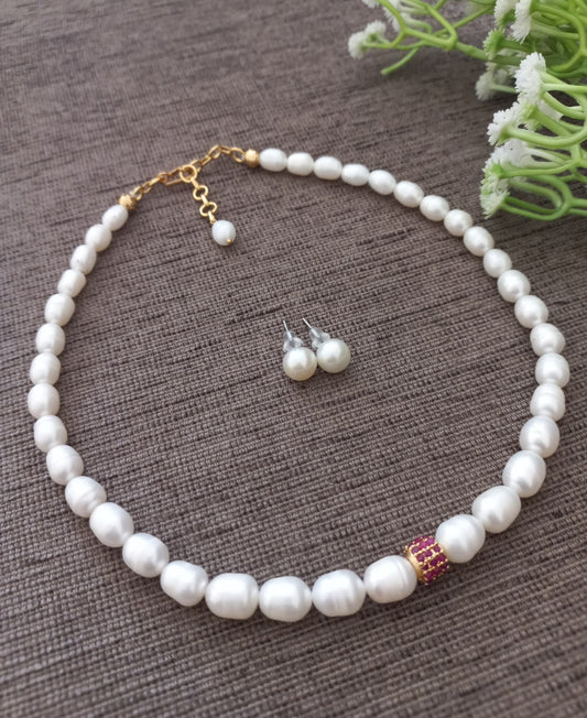 Pearl choker