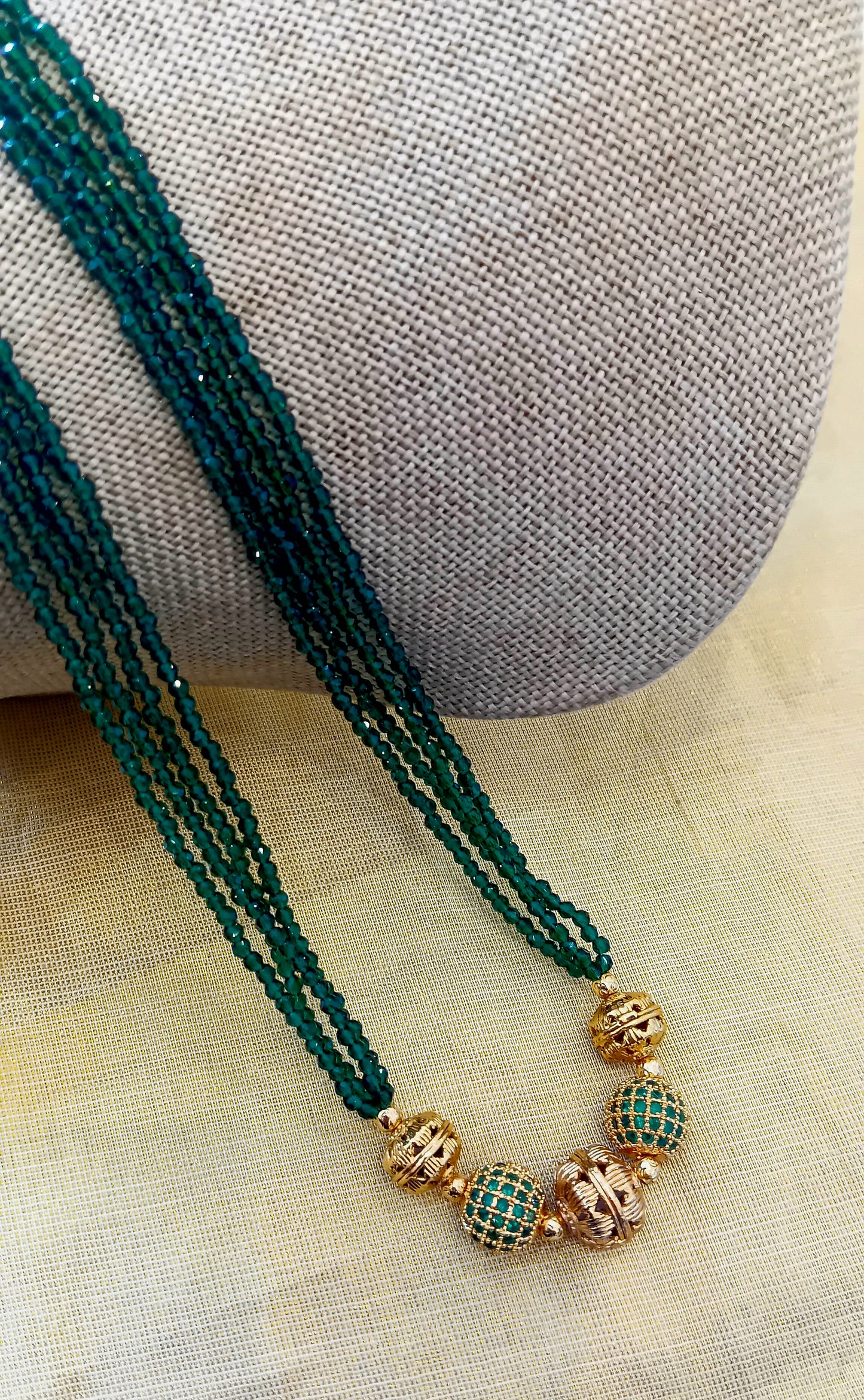 Hydro crystal long neckpiece