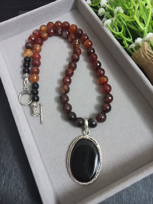 Agate stone neckpiece