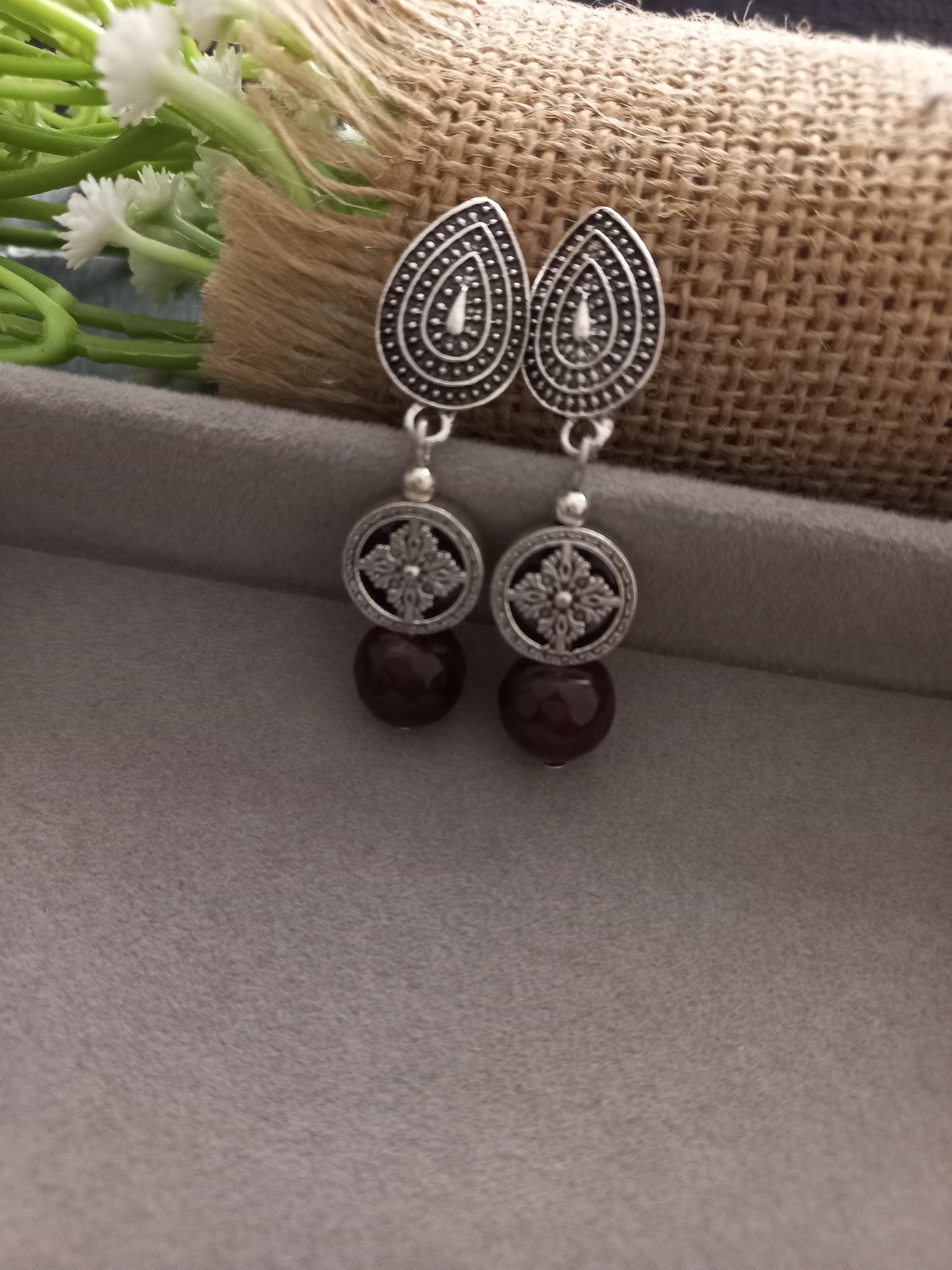 Stone nuggets with black onyx