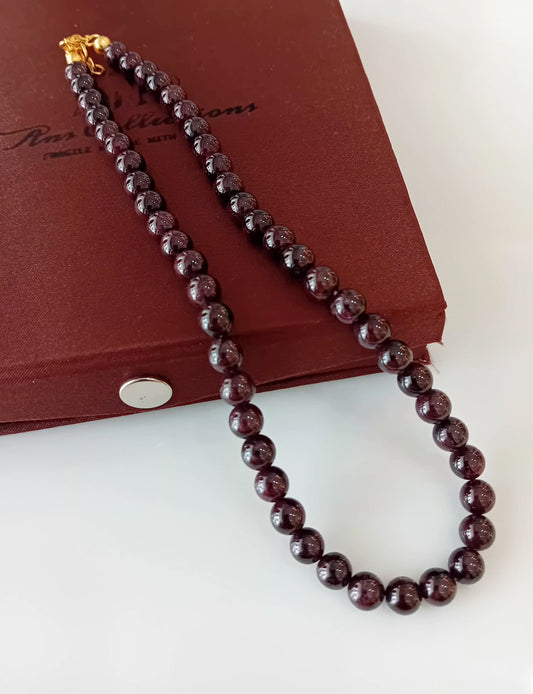 Garnet stone beaded neckpiece.